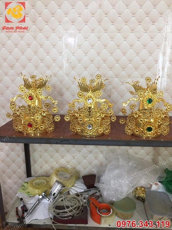Đúc, chạm mũ, áo, giày quan, mẫu bằng đồng mạ vàng 24k theo yêu cầu