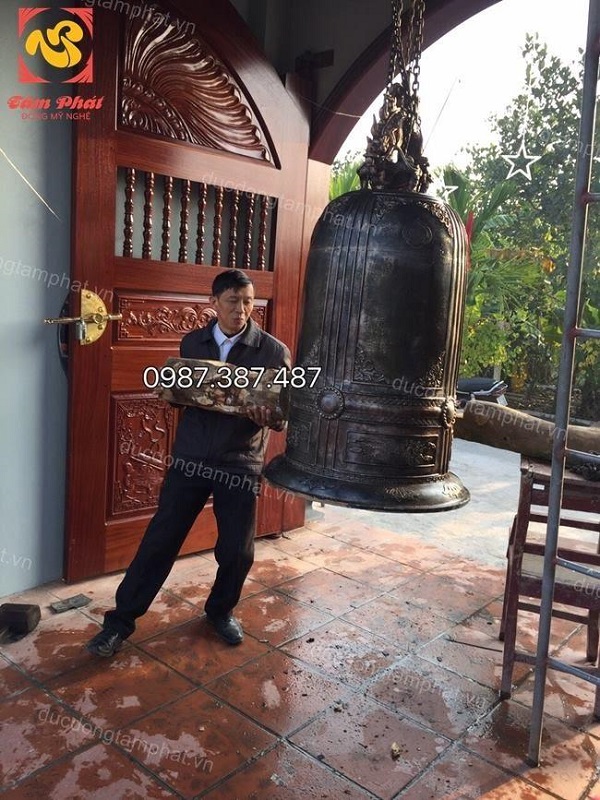 Đúc chuông đồng cao 1m7 nặng 350kg tại Vũ Thư - Thái Bình