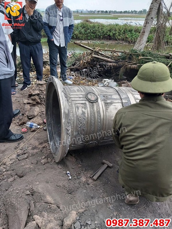 Đúc chuông đồng tại công trình Chùa Cổ Linh - Hải Phòng cao 1m7 nặng 535kg