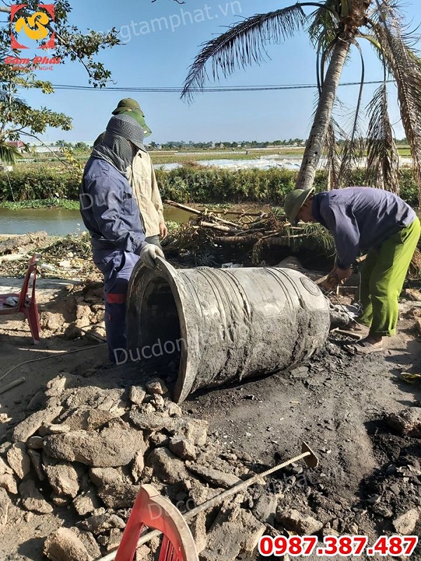 Đúc chuông đồng tại công trình Chùa Cổ Linh - Hải Phòng cao 1m7 nặng 535kg