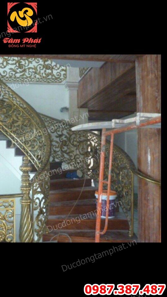 Đúc lan can cầu thang bằng đồng hoa văn tinh xảo cho biệt thự giá xưởng..!