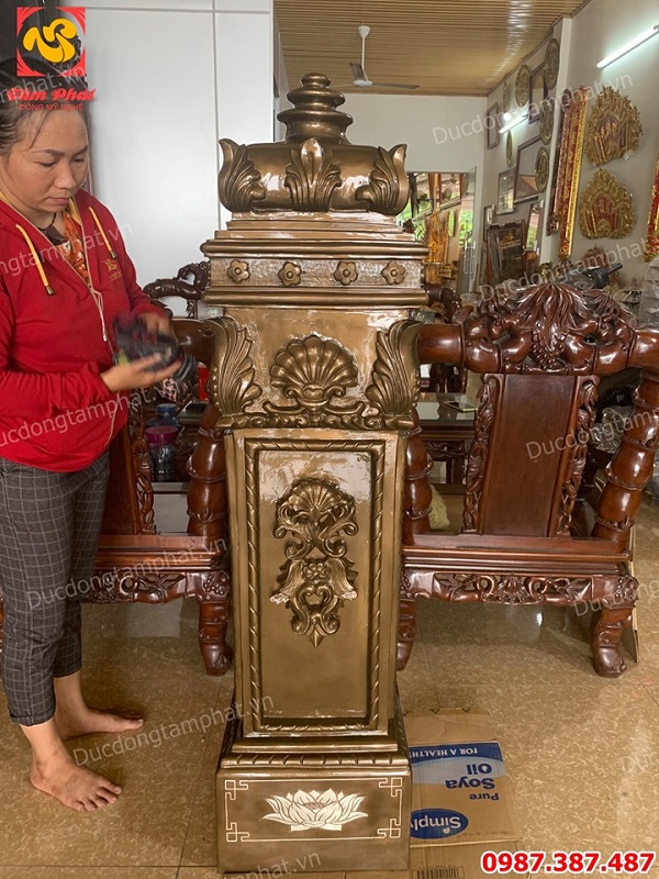 Đúc trụ cầu thang bằng đồng chạm hoa văn tinh xảo cao 1m45 cho biệt thự chú Dũng Trương Định..!