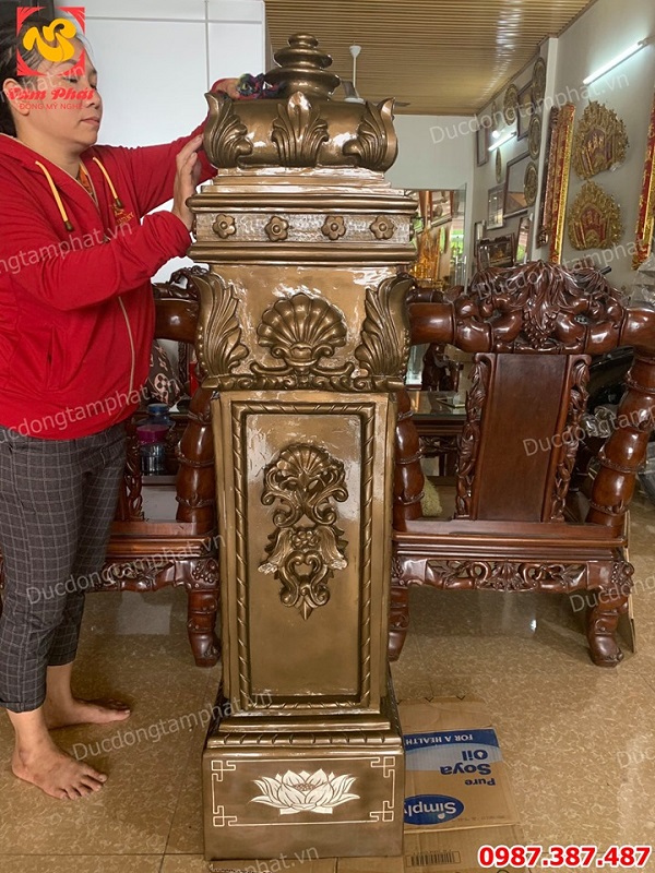 Đúc trụ cầu thang bằng đồng chạm hoa văn tinh xảo cao 1m45 cho biệt thự chú Dũng Trương Định..!