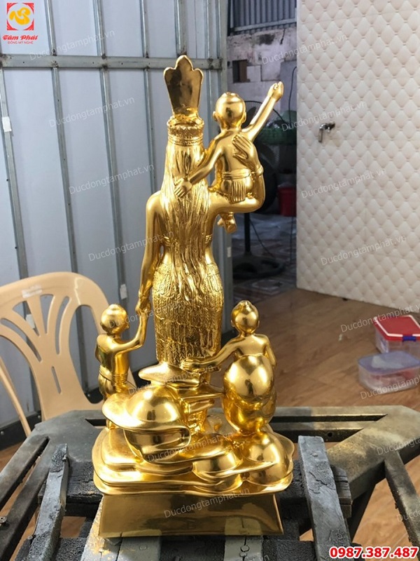 Đúc tượng mẹ Âu Cơ bằng đồng thếp vàng 9999..!