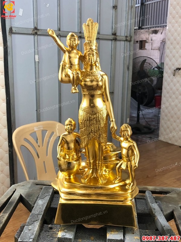 Đúc tượng mẹ Âu Cơ bằng đồng thếp vàng 9999..!