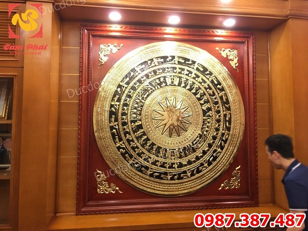 Hoàn thành và lắp đặt mặt trống đồng đường kính 1m5 khung gỗ hương đá 1m76 cho UBND Vĩnh Phúc.!