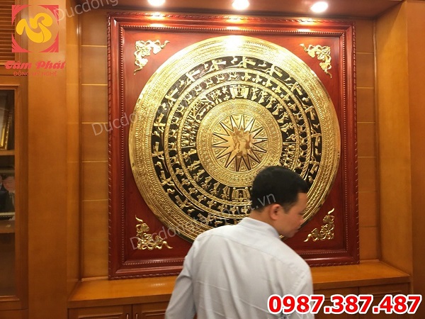 Hoàn thành và lắp đặt mặt trống đồng đường kính 1m5 khung gỗ hương đá 1m76 cho UBND Vĩnh Phúc.!
