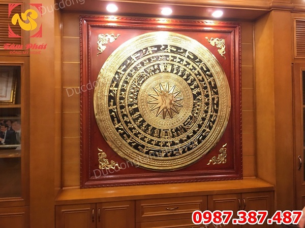 Hoàn thành và lắp đặt mặt trống đồng đường kính 1m5 khung gỗ hương đá 1m76 cho UBND Vĩnh Phúc.!