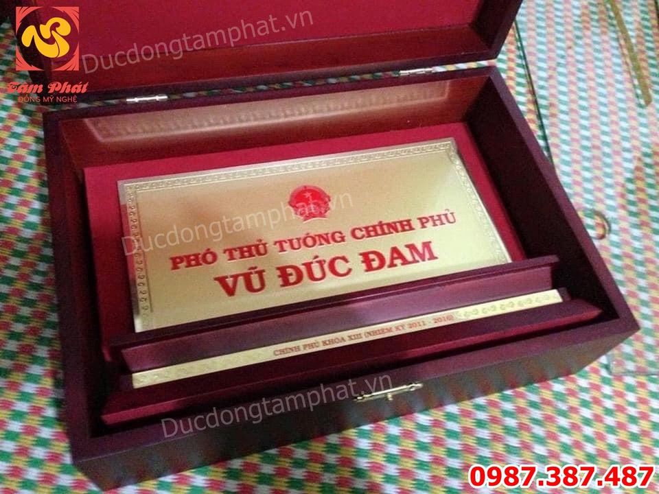 Làm Biển Chức Danh bằng đồng theo yêu cầu.! 