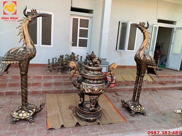 Lắp đặt đôi hạc đồng 2m2 và lư hương cao 1m5 cho nhà thờ Yên Định - Thanh Hóa..!