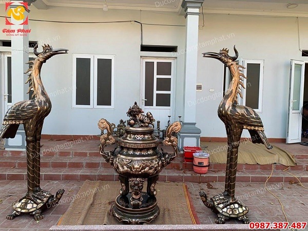 Lắp đặt đôi hạc đồng 2m2 và lư hương cao 1m5 cho nhà thờ Yên Định - Thanh Hóa..!