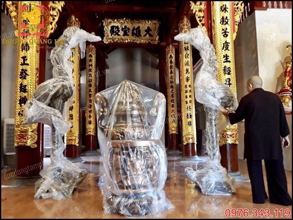 Lắp đặt lư hương và hạc đồng cỡ lớn cho chùa..!