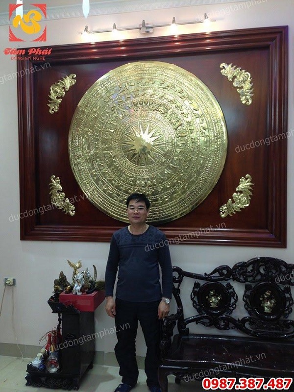 Lắp đặt mặt trống đồng 1m5 khung gỗ gụ cho tư gia tuyệt đẹp..!