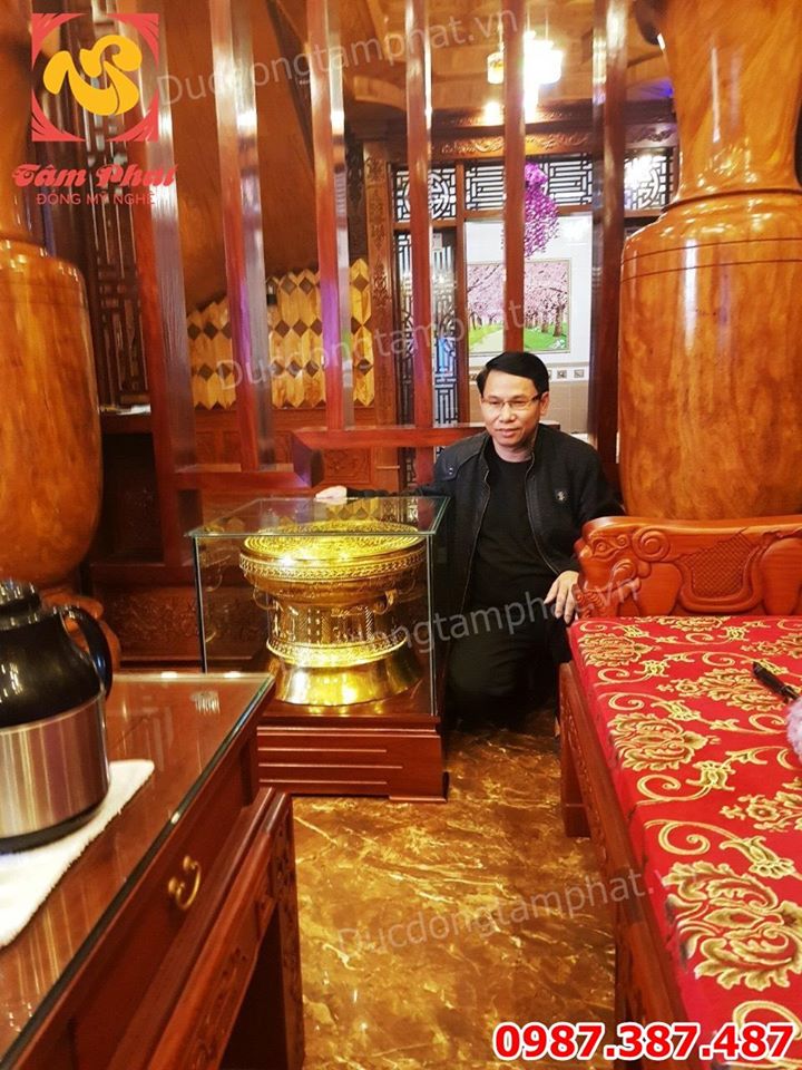 Lắp đặt quả trống đồng đường kính 50cm dát vàng 9999 cho khách Tổng cục Hậu cần.! 