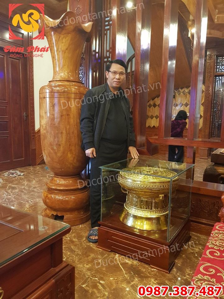 Lắp đặt quả trống đồng đường kính 50cm dát vàng 9999 cho khách Tổng cục Hậu cần.! 