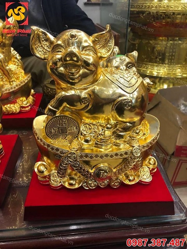 Linh Vật heo phong thuỷ 2019 đứng trên thỏi tiền vàng cao 25cm - mẫu quà tặng Hot 2019