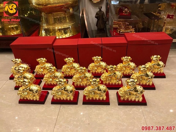 Linh vật heo phong thủy đứng trên củ cải dài 20cm mang của cải, công danh tài lộc sức khoẻ cho gia chủ