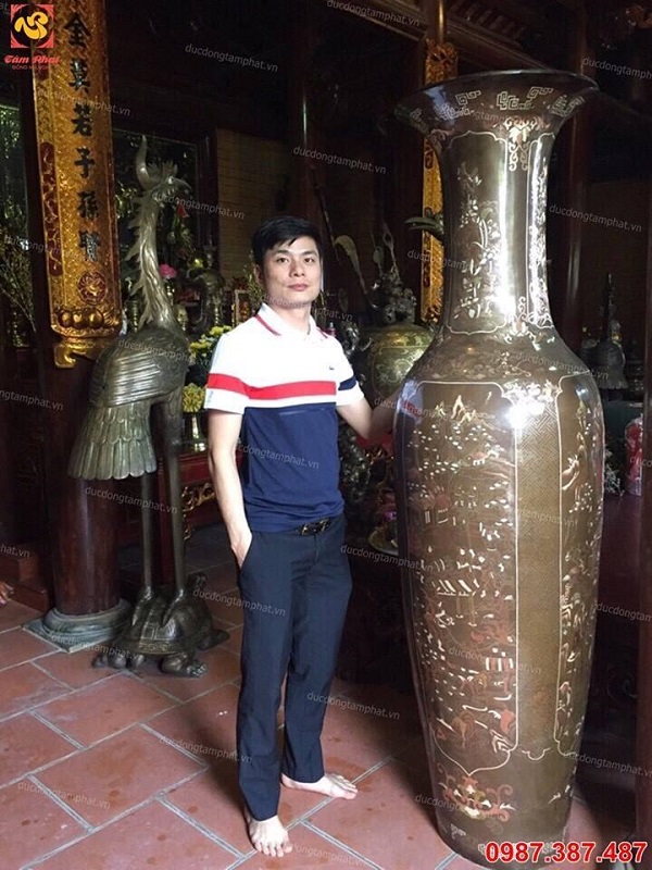 Lọ lộc bình để phòng thờ kích thước lớn, hoa văn độc đáo