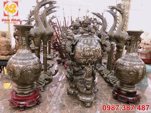 Lọ lộc bình phong thủy với họa tiết chọn lọc, dồi dào vượng khí
