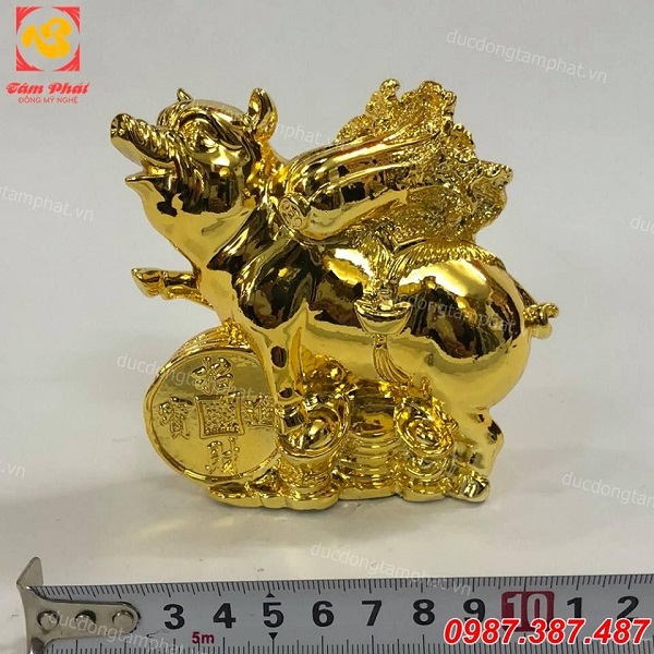 Lợn vàng phong thủy và bảo vật cát tường