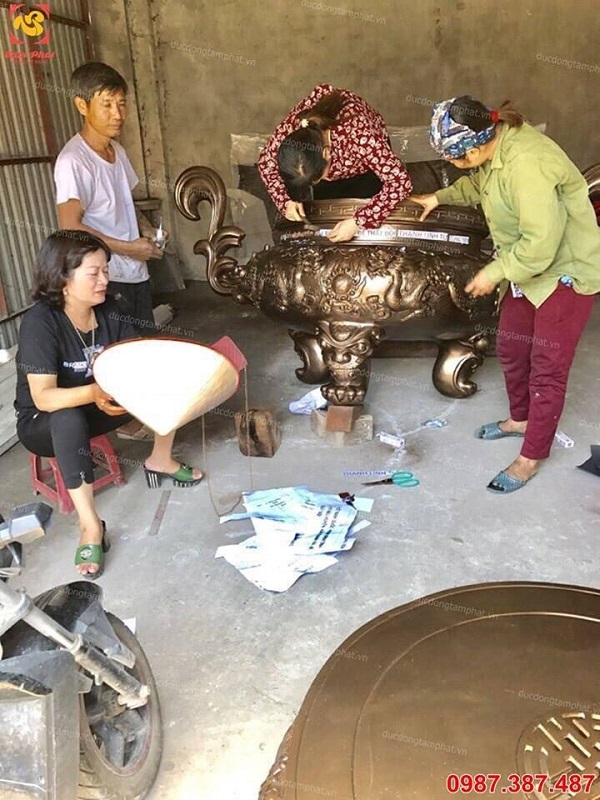 Lư đồng cỡ lớn màu mộc, chạm rồng chầu mặt nguyệt