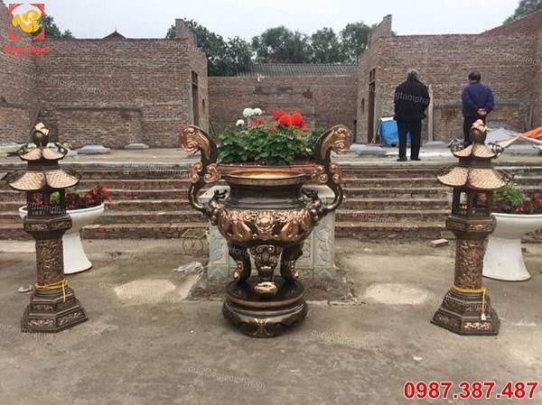 Lư đồng song long, cạo màu phớt nỉ cao 1m2