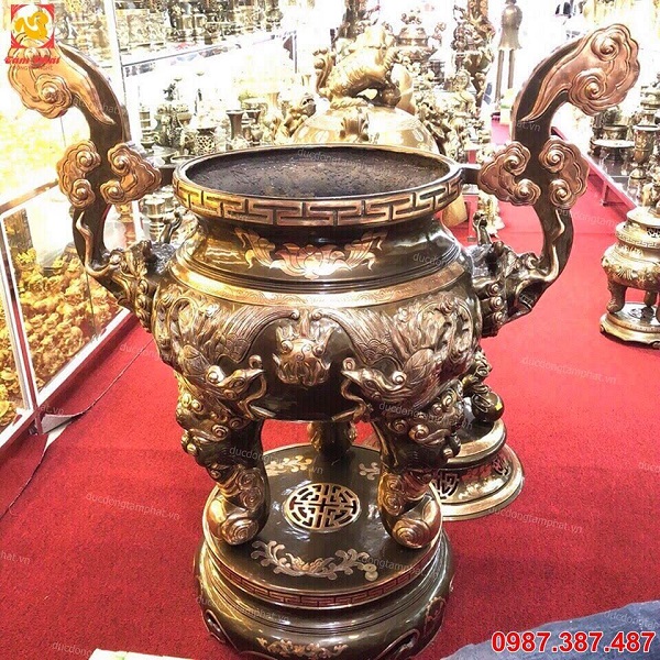 Lư đồng song long, cạo màu phớt nỉ cao 1m2