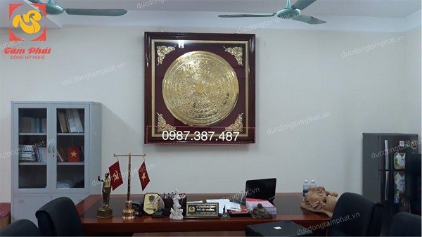 Mặt trống đồng đường kính 1m1- khung gỗ 1m5 mạ vàng 24k lắp đặt anh Thắng Cục cảnh sát giao thông..!