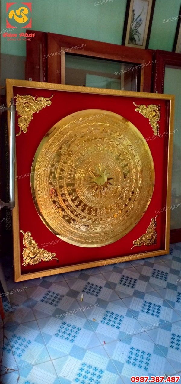 Mặt trống đồng đường kính 1m1- khung gỗ 1m5 mạ vàng 24k lắp đặt anh Thắng Cục cảnh sát giao thông..!