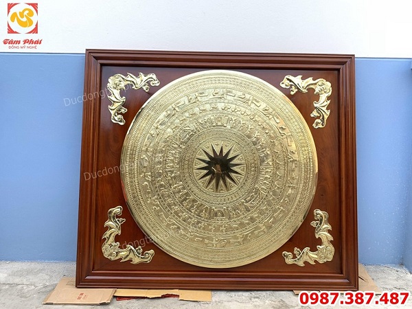 Mặt trống đồng đường kính 1m5 khung gỗ gụ 2m1 tuyệt đẹp giao cho khách Thái Bình