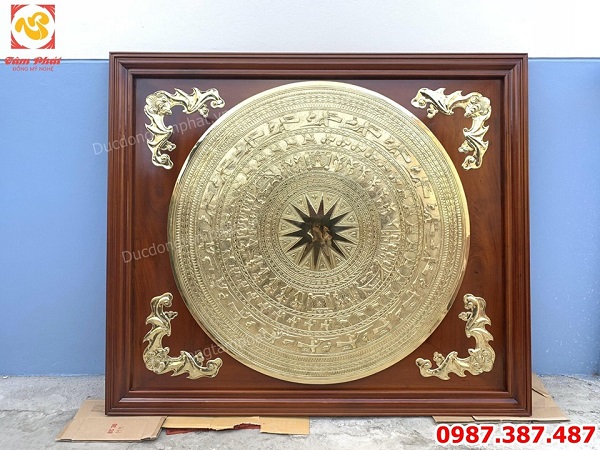 Mặt trống đồng đường kính 1m5 khung gỗ gụ 2m1 tuyệt đẹp giao cho khách Thái Bình