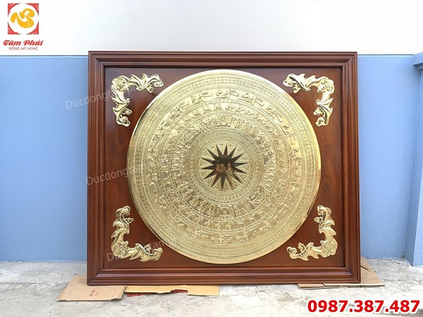Mặt trống đồng đường kính 1m5 khung gỗ gụ 2m1 tuyệt đẹp giao cho khách Thái Bình