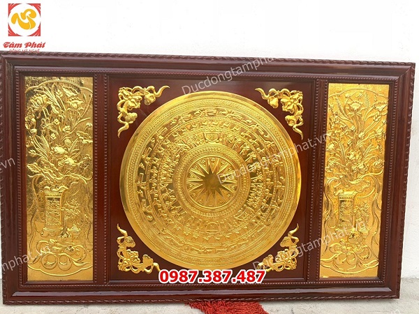 Mặt trống đồng hoa sen khung gỗ gụ kích thước 1m07 x 1m77 mạ vàng 24k đẹp xuất sắc..!