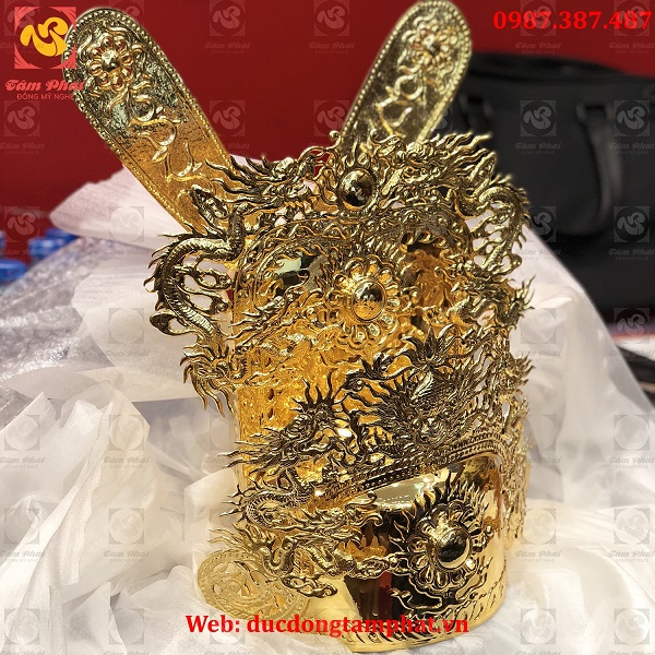 Giày và mũ quan mạ vàng 24k