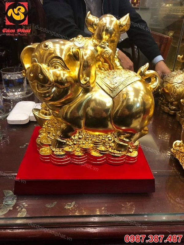 Mẫu Heo phong thuỷ đứng trên tiền dài 23cm cực đẹp