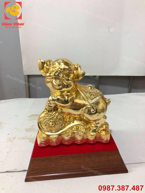 Mẫu Heo phong thuỷ đứng trên tiền dài 23cm cực đẹp