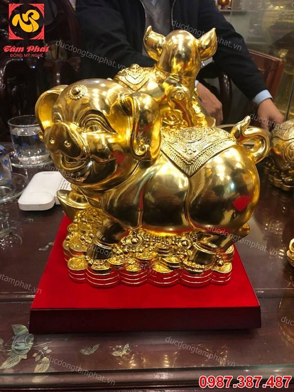 Mẫu Heo phong thuỷ đứng trên tiền dài 23cm cực đẹp
