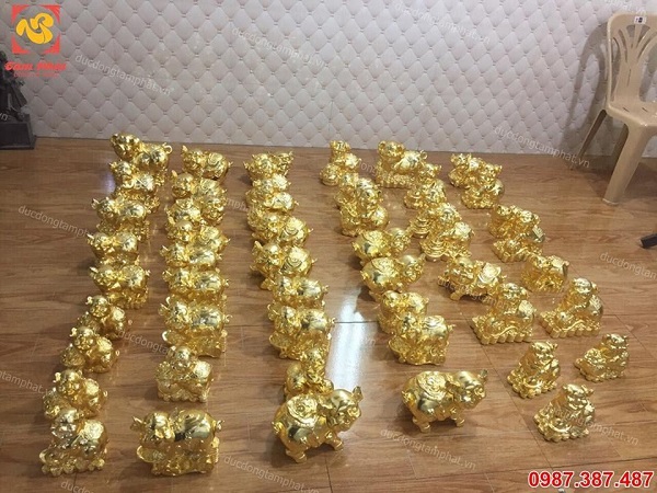 Mẫu Heo phong thuỷ đứng trên tiền dài 23cm cực đẹp