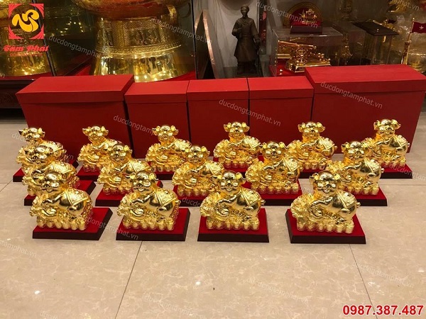 Nghệ thuật bày trí linh vật heo ôm bắp cải đem tài lộc về cho gia chủ