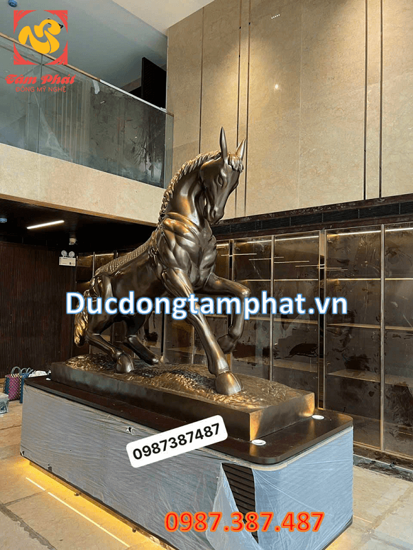 Ngựa đồng cao 1m8 ngang 2m2 lắp đặt tại TP. Hồ Chí Minh