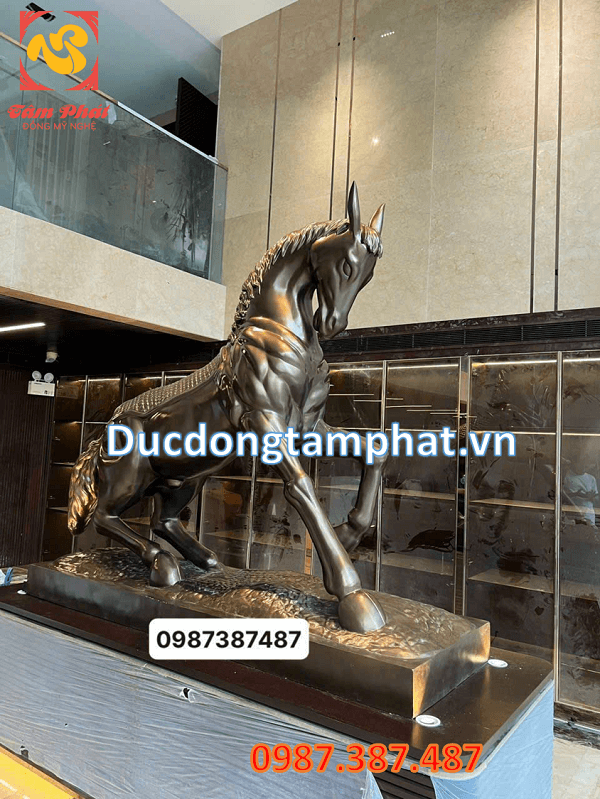 Ngựa đồng cao 1m8 ngang 2m2 lắp đặt tại TP. Hồ Chí Minh