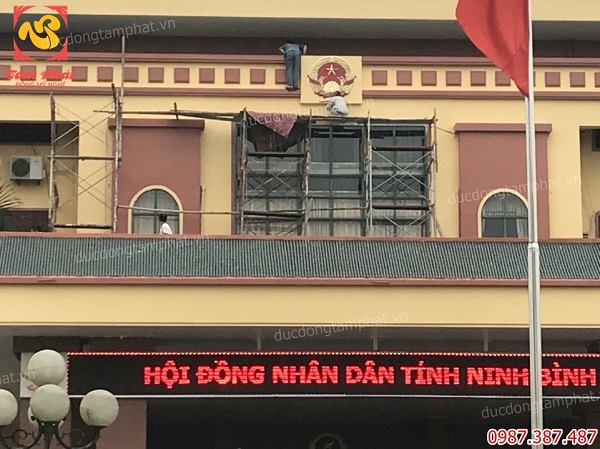Nhận sản xuất, thi công và lắp đặt Quốc huy bằng đồng cho các sở ban ngành..!