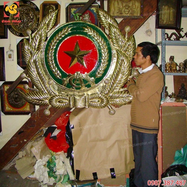 Nhận thi công lắp đặt sản xuất Huy Hiệu công an bằng đồng..!