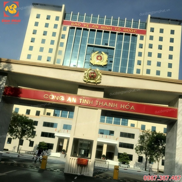 Nhận thi công lắp đặt sản xuất Huy Hiệu công an bằng đồng..!