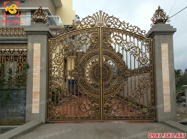 Những mẫu cổng biệt thự bằng đồng được ưa chuộng nhất hiện nay..!