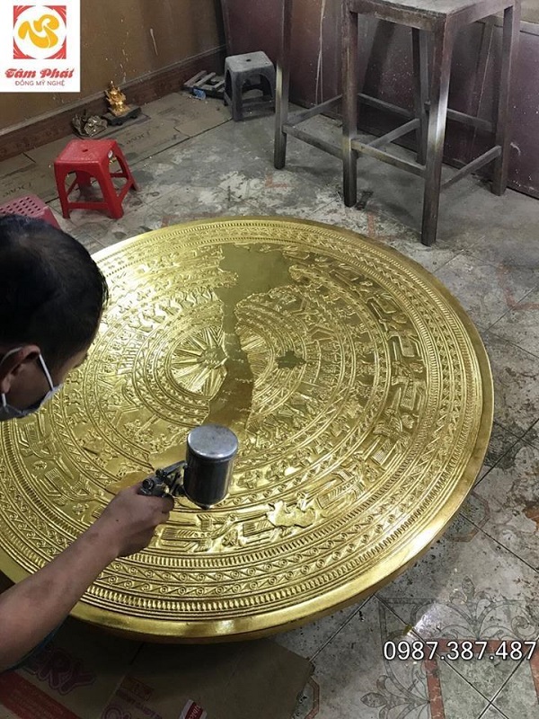 Phù điêu mặt trống đồng thếp vàng đường kính 100cm