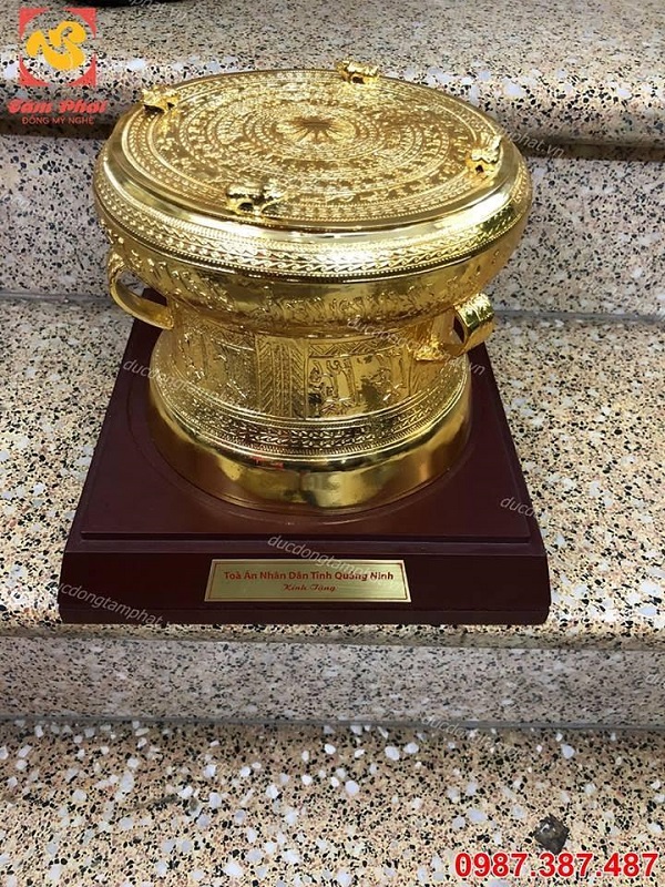 Quả trống đồng vàng đường kính 10cm để bàn