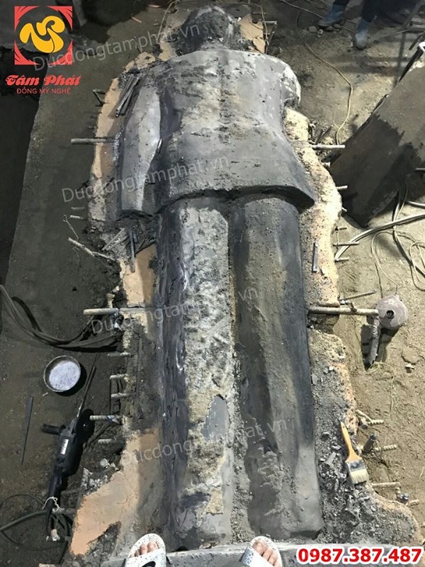 Quy trình đúc tượng đồng Bác Hồ tại Cơ sở Đúc đồng Tâm Phát
