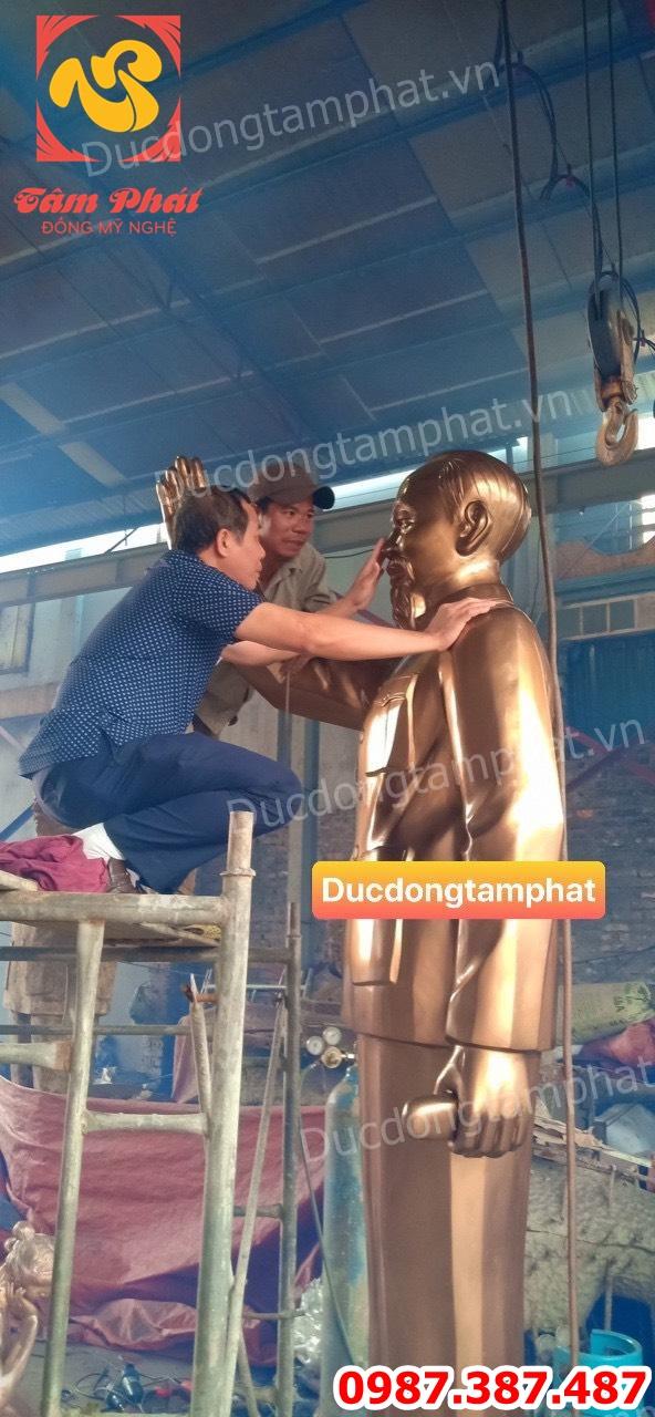 Quy trình đúc tượng đồng Bác Hồ tại Cơ sở Đúc đồng Tâm Phát