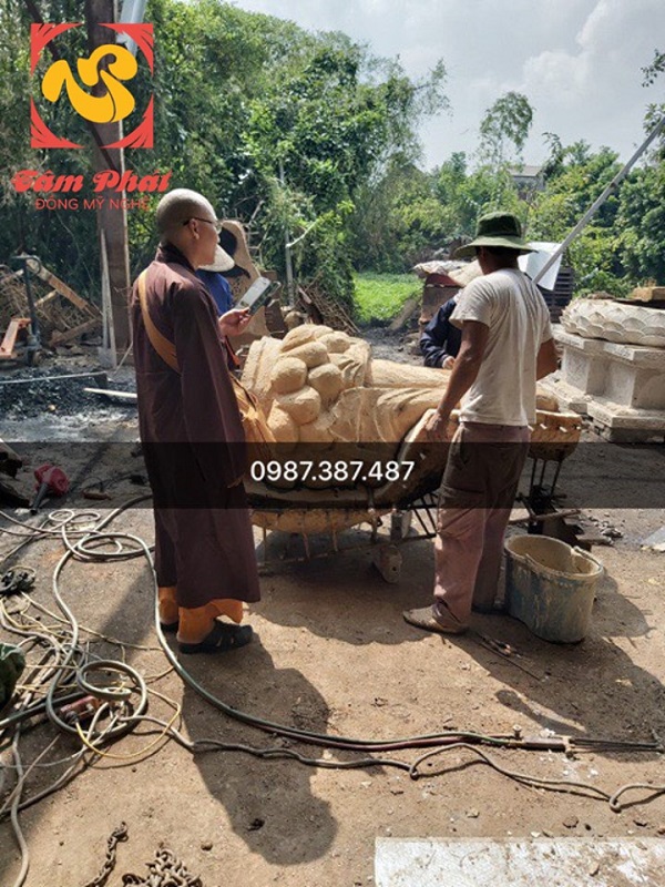 Quy trình đúc tượng Phật và thầy làm lễ đúc tượng Phật Thích Ca tại xưởng..!